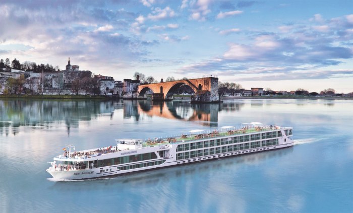 Historical cruises along famous rivers